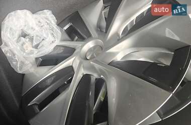 Позашляховик / Кросовер Tesla Model Y 2023 в 