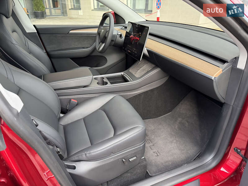 Внедорожник / Кроссовер Tesla Model Y 2024 в Киеве