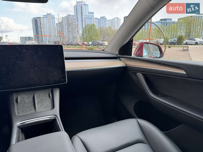 Внедорожник / Кроссовер Tesla Model Y 2024 в Киеве