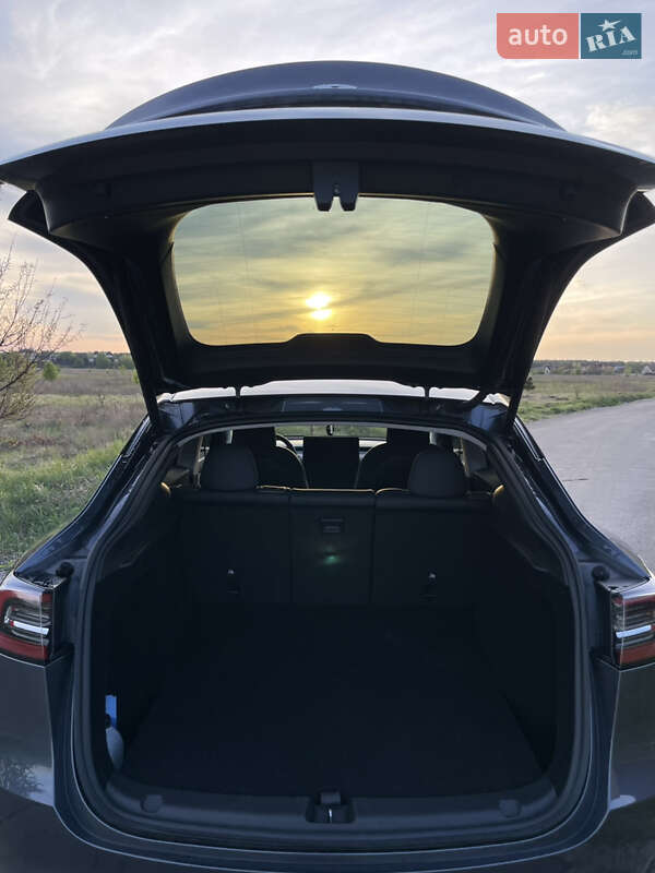 Внедорожник / Кроссовер Tesla Model Y 2023 в Киеве