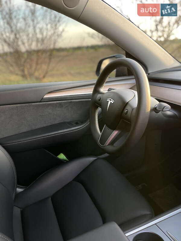 Внедорожник / Кроссовер Tesla Model Y 2023 в Киеве