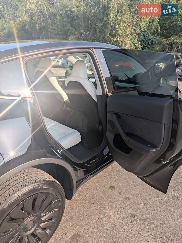 Внедорожник / Кроссовер Tesla Model Y 2023 в Киеве