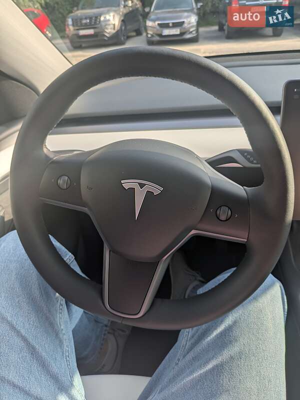 Внедорожник / Кроссовер Tesla Model Y 2023 в Киеве