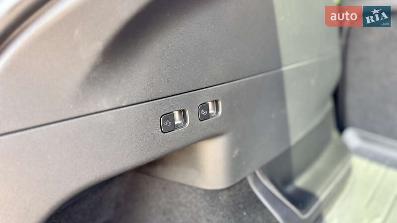 Внедорожник / Кроссовер Tesla Model Y 2023 в Львове