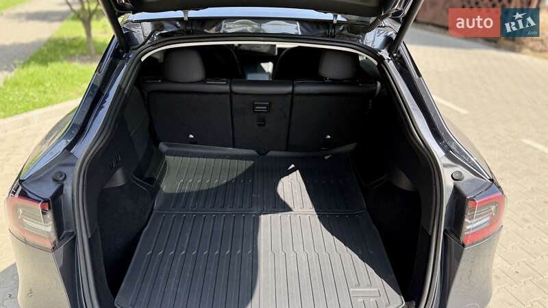 Внедорожник / Кроссовер Tesla Model Y 2023 в Львове