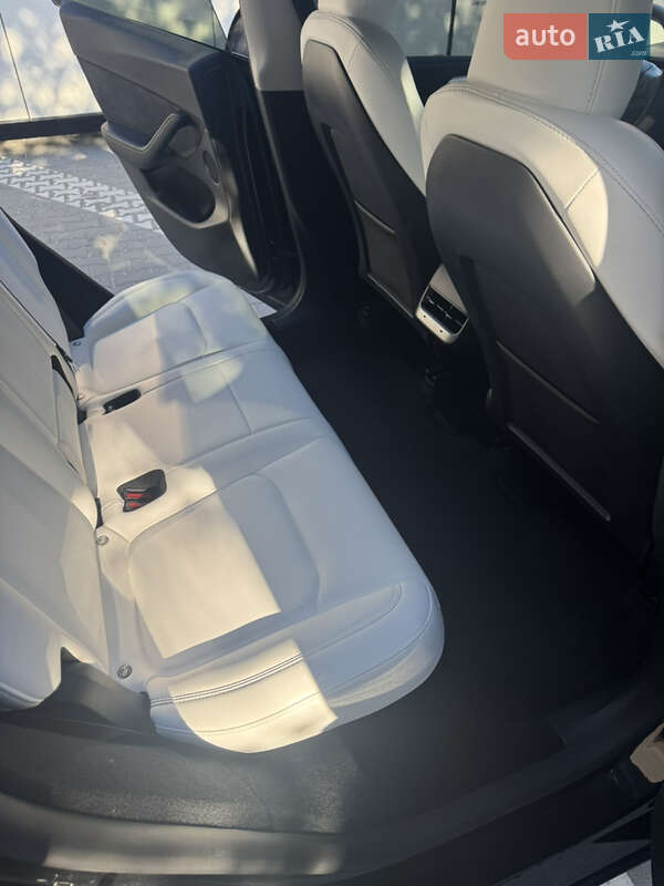 Внедорожник / Кроссовер Tesla Model Y 2023 в Тернополе