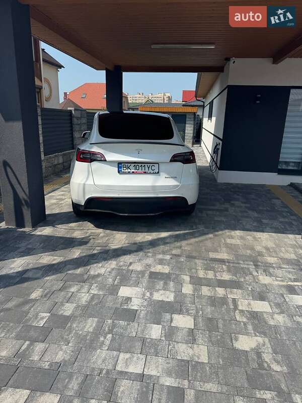Внедорожник / Кроссовер Tesla Model Y 2022 в Луцке