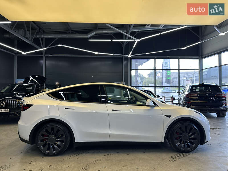 Внедорожник / Кроссовер Tesla Model Y 2024 в Киеве