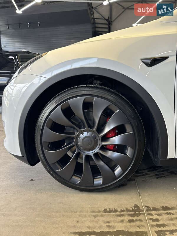 Внедорожник / Кроссовер Tesla Model Y 2024 в Киеве