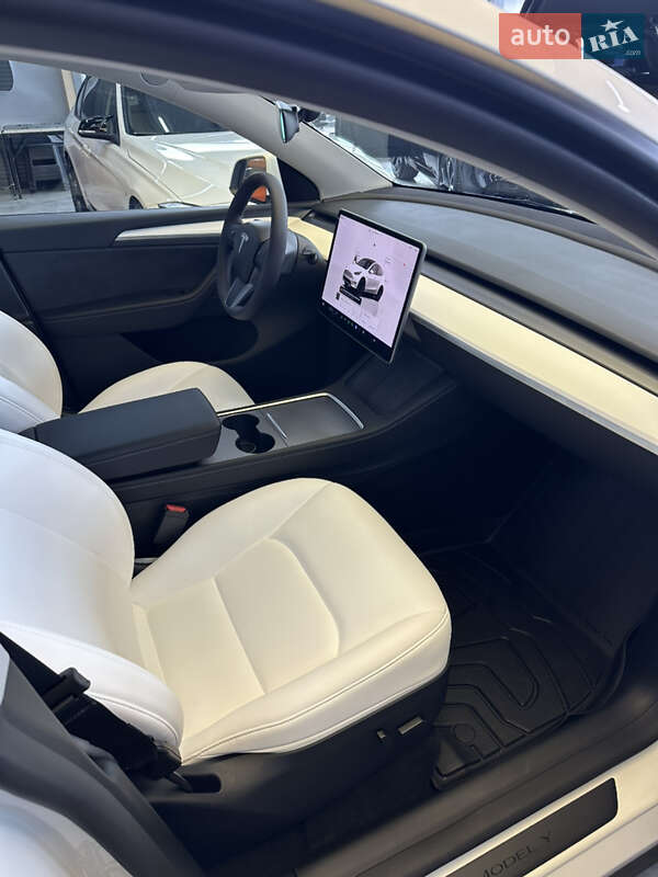 Внедорожник / Кроссовер Tesla Model Y 2024 в Киеве