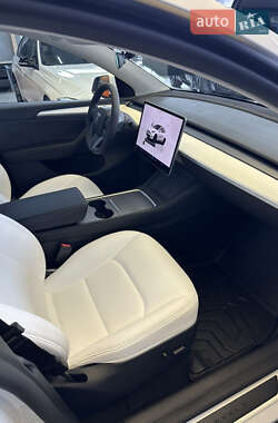 Внедорожник / Кроссовер Tesla Model Y 2024 в 