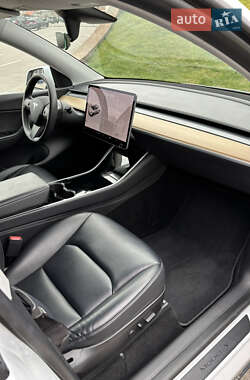 Внедорожник / Кроссовер Tesla Model Y 2020 в Киеве