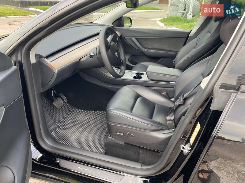 Внедорожник / Кроссовер Tesla Model Y 2022 в Ровно