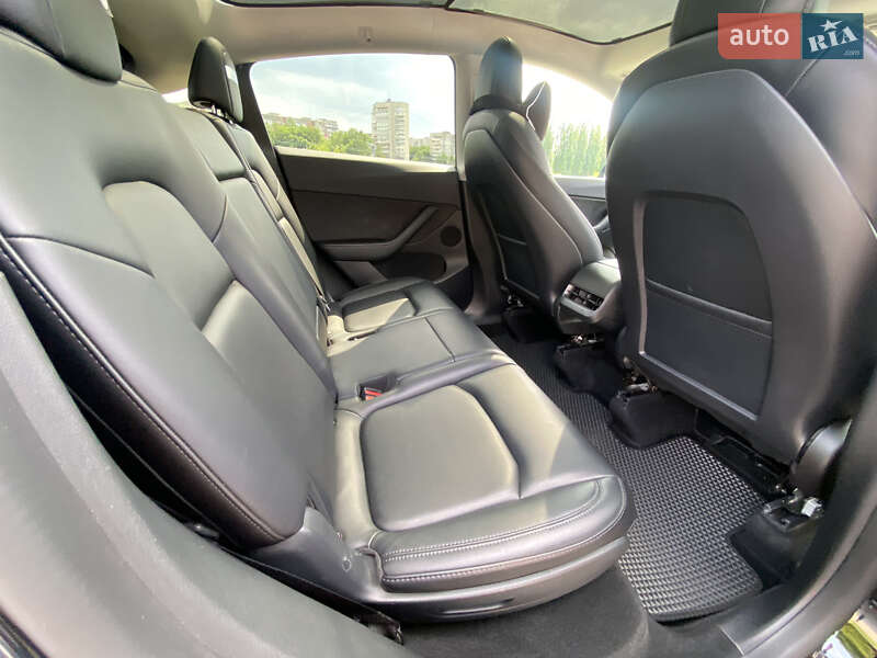 Внедорожник / Кроссовер Tesla Model Y 2022 в Ровно