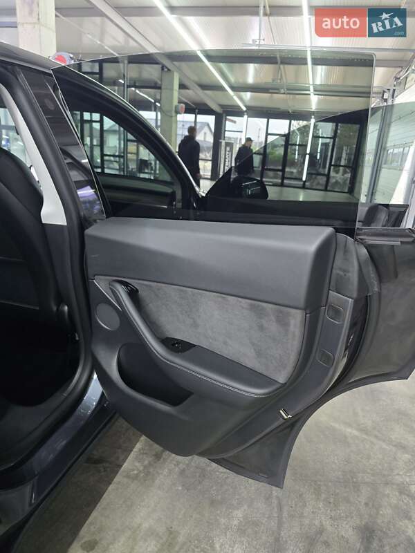Внедорожник / Кроссовер Tesla Model Y 2021 в Ровно