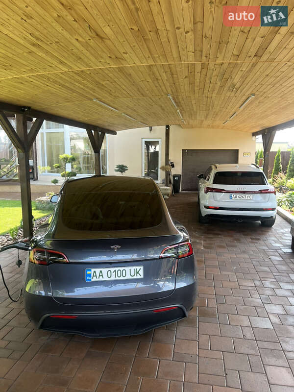 Внедорожник / Кроссовер Tesla Model Y 2023 в Киеве