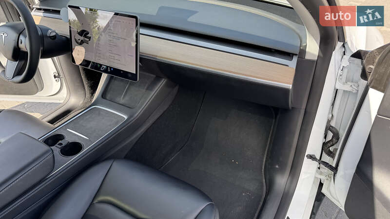 Внедорожник / Кроссовер Tesla Model Y 2021 в Львове