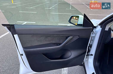 Внедорожник / Кроссовер Tesla Model Y 2021 в 