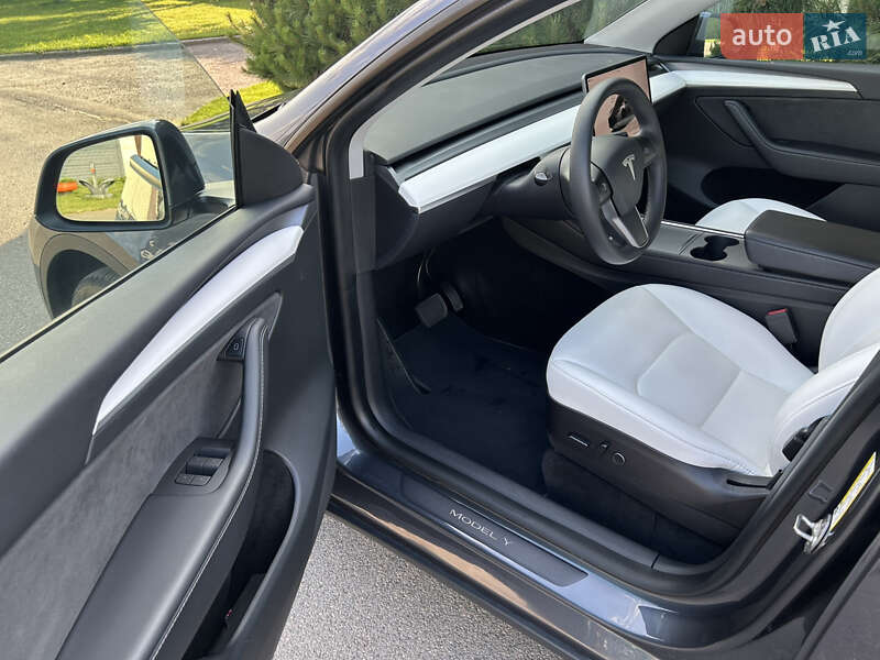 Внедорожник / Кроссовер Tesla Model Y 2023 в Киеве