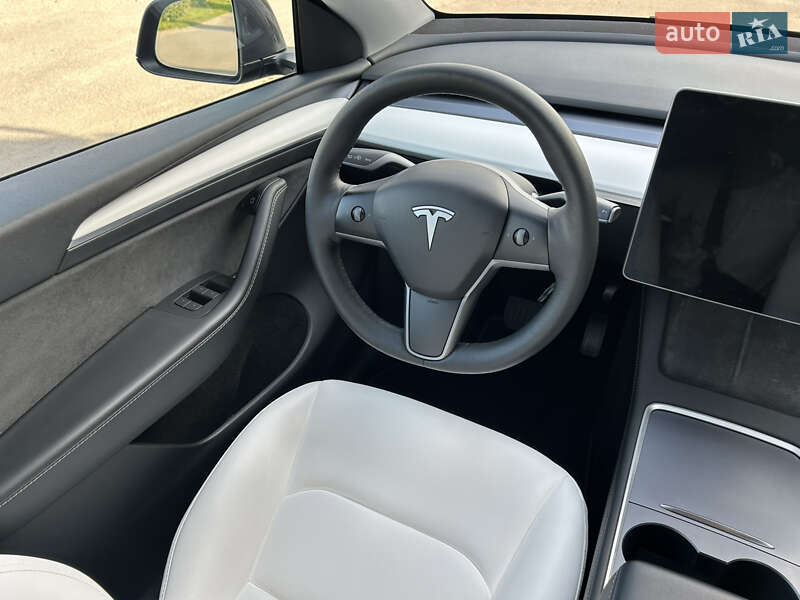 Внедорожник / Кроссовер Tesla Model Y 2023 в Киеве