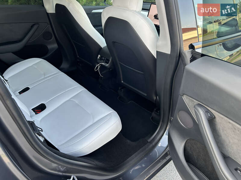 Внедорожник / Кроссовер Tesla Model Y 2023 в Киеве