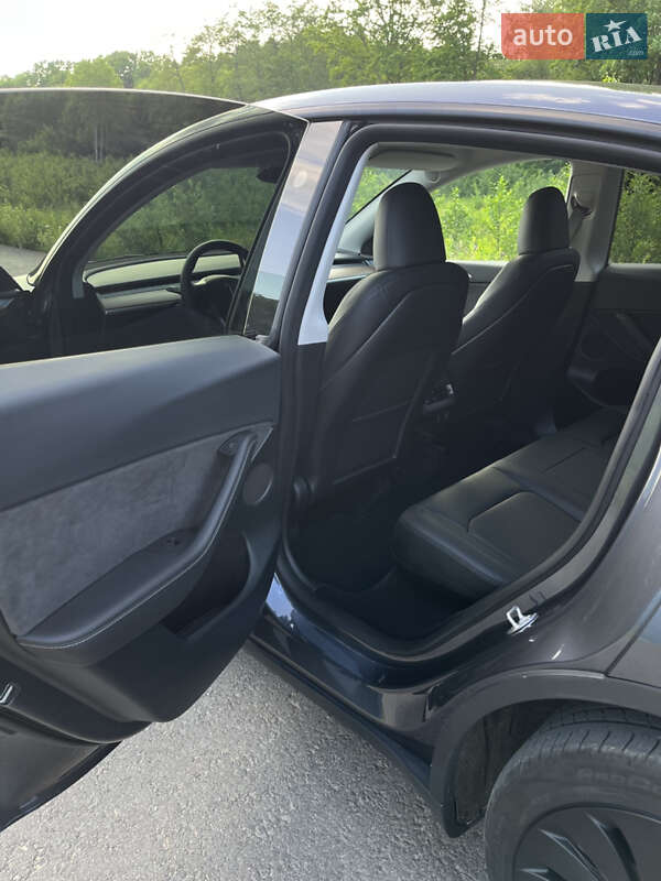 Внедорожник / Кроссовер Tesla Model Y 2023 в Дрогобыче