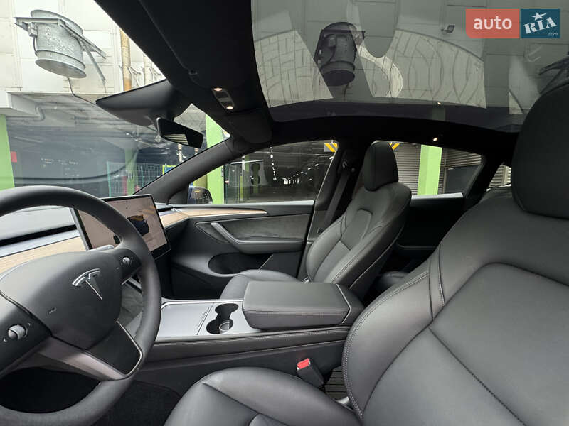 Позашляховик / Кросовер Tesla Model Y 2024 в Києві