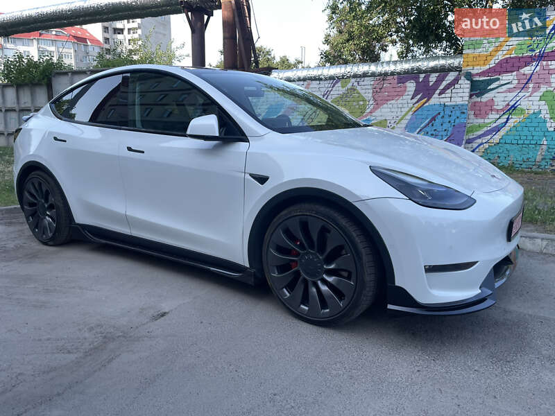 Внедорожник / Кроссовер Tesla Model Y 2021 в Днепре