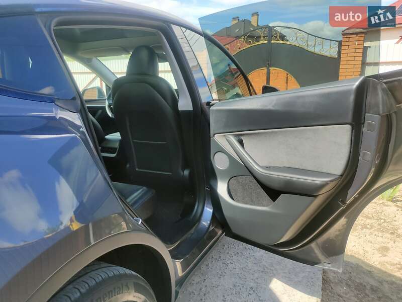 Внедорожник / Кроссовер Tesla Model Y 2023 в Киеве