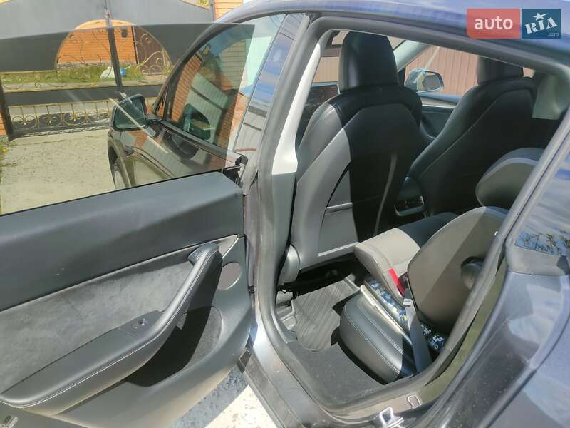 Внедорожник / Кроссовер Tesla Model Y 2023 в Киеве