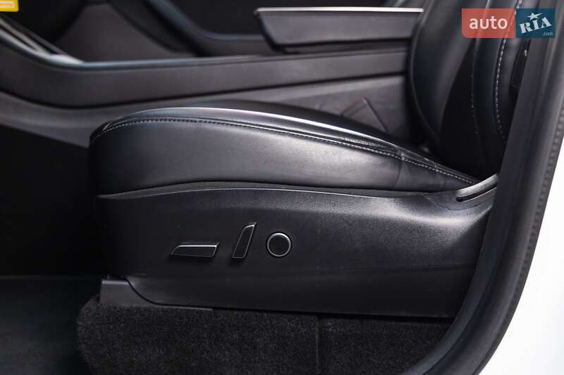 Позашляховик / Кросовер Tesla Model Y 2021 в Луцьку