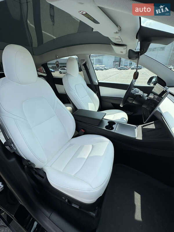 Внедорожник / Кроссовер Tesla Model Y 2021 в Киеве