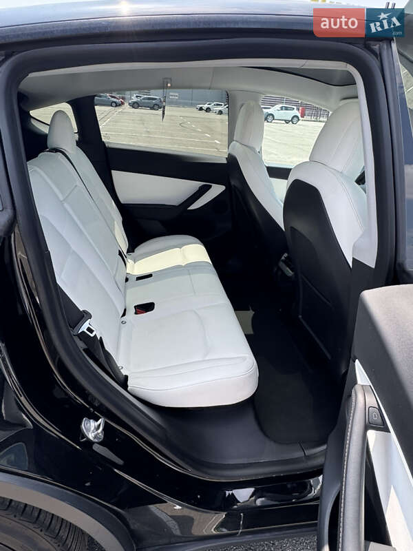 Внедорожник / Кроссовер Tesla Model Y 2021 в Киеве