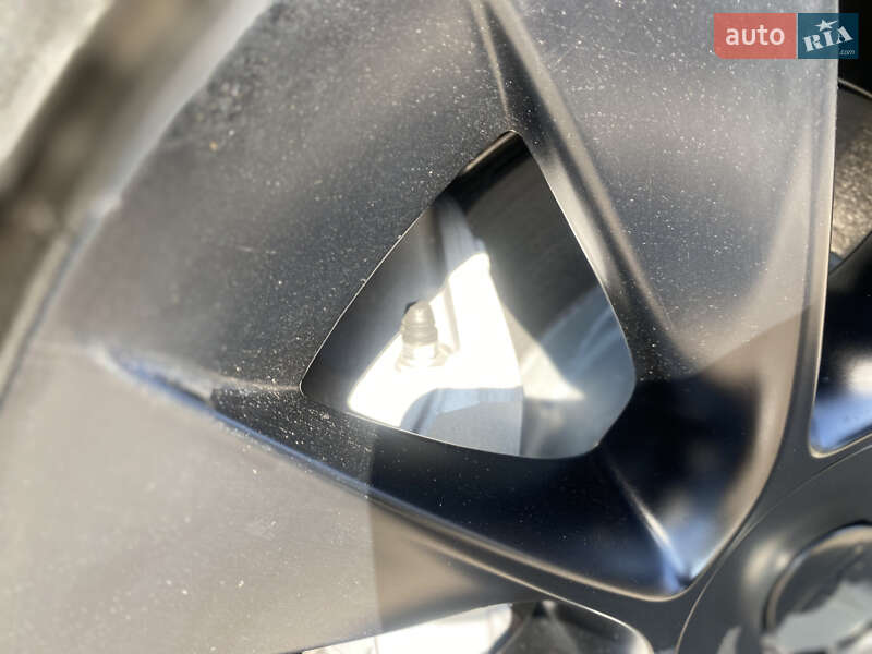 Внедорожник / Кроссовер Tesla Model Y 2024 в Ровно
