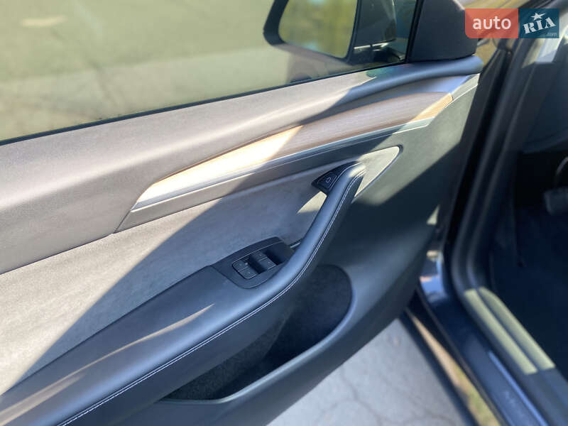 Внедорожник / Кроссовер Tesla Model Y 2024 в Ровно