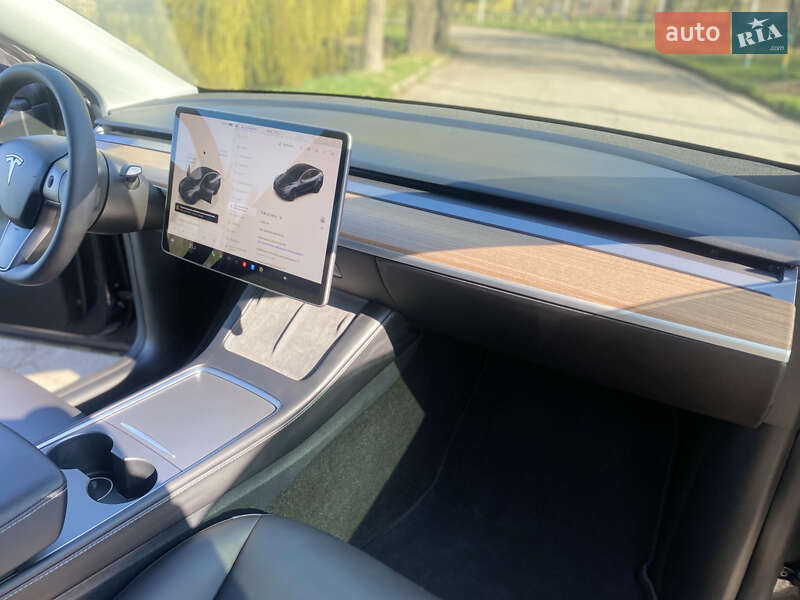 Внедорожник / Кроссовер Tesla Model Y 2024 в Ровно
