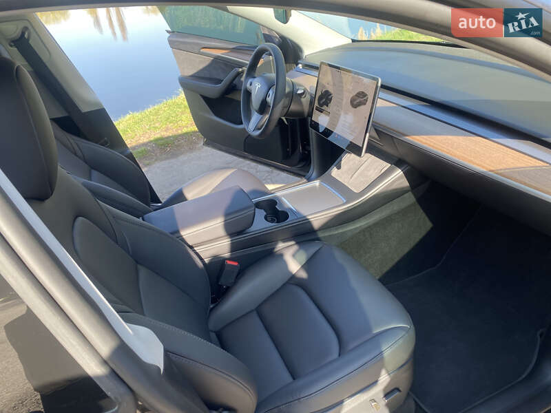 Внедорожник / Кроссовер Tesla Model Y 2024 в Ровно