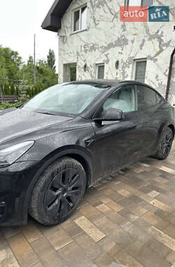 Позашляховик / Кросовер Tesla Model Y 2024 в 