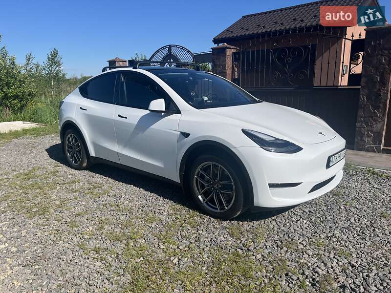 Внедорожник / Кроссовер Tesla Model Y 2023 в Ивано-Франковске