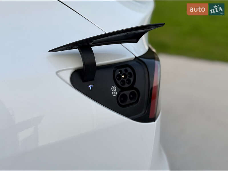 Внедорожник / Кроссовер Tesla Model Y 2023 в Луцке