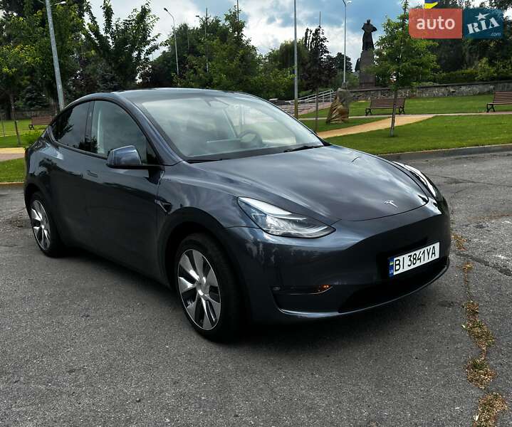 Tesla Model Y 2023