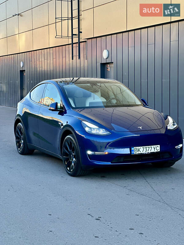 Внедорожник / Кроссовер Tesla Model Y 2023 в Ровно