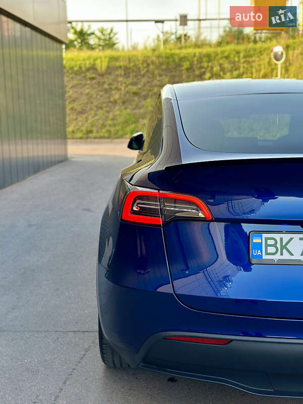 Внедорожник / Кроссовер Tesla Model Y 2023 в Ровно