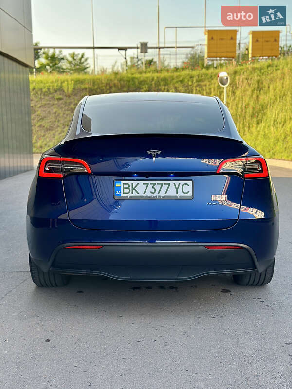 Внедорожник / Кроссовер Tesla Model Y 2023 в Ровно