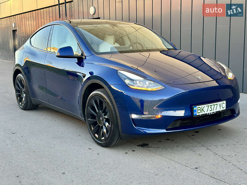 Внедорожник / Кроссовер Tesla Model Y 2023 в Ровно