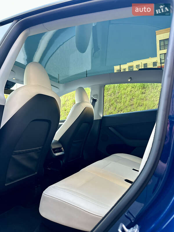 Внедорожник / Кроссовер Tesla Model Y 2023 в Ровно