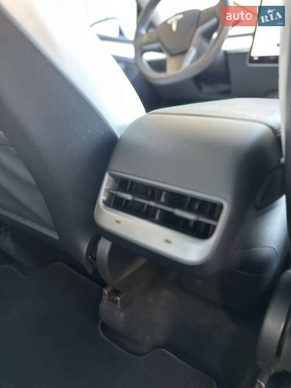 Внедорожник / Кроссовер Tesla Model Y 2023 в Ровно