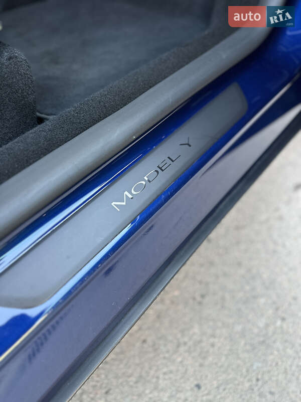 Внедорожник / Кроссовер Tesla Model Y 2023 в Ровно