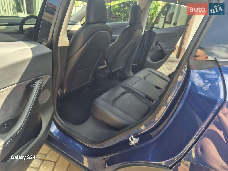 Внедорожник / Кроссовер Tesla Model Y 2021 в Луцке