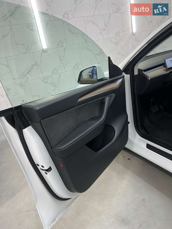 Внедорожник / Кроссовер Tesla Model Y 2024 в Могилев-Подольске